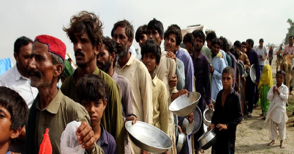 पाकिस्तान की इकोनॉमी डूबी! 1 डॉलर के बराबर 227 रुपये, श्रीलंका जैसी हुई ...