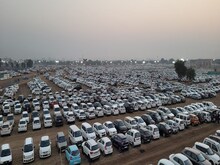 विश्‍व के बड़े स्‍टेडियमों जितनी पार्किंग, फिर भी आसपास नहीं लगा जाम