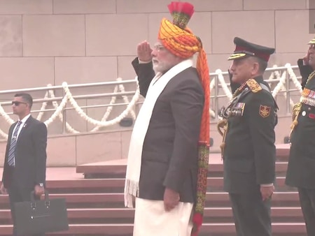 Republic Day 2023- लहरिया पगड़ी में कर्तव्यपथ पर नजर आए PM मोदी, हर साल  दिखते हैं अलग अंदाज में, देखिए 26 जनवरी पर उनका खास लुक - pm narendra modi  photos republic