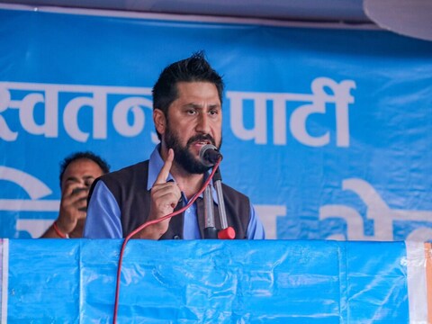 बैठक के बाद लामिछाने ने बताया कि सभी मंत्री भी आज ही प्रधानमंत्री को अपना इस्तीफा सौंप देंगे. (Image: Twitter/hamrorabi)