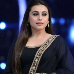  रानी मुखर्जी- बॉलीवुड अभिनेत्री रानी मुखर्जी का नाम भी इस लिस्ट में शुमार है. उन्होंने युवा, कभी अलविदा ना कहना और बस इतना सा ख्वाब है जैसी फिल्मों में अभिषेक बच्चन और फिर साल 2005 में आई ब्लैक में अमिताभ बच्चन संग भी रोमांस किया.