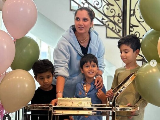 सानिया मिर्जा को पति शोएब मलिक ने ऑस्ट्रेलियन ओपन से लौटने पर दिया सरप्राइज. (Sania Mirza instagram)