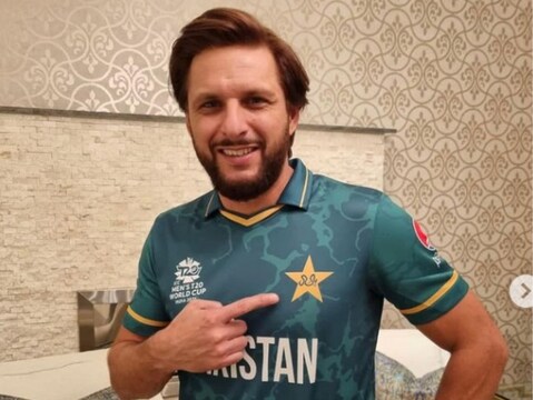 पाकिस्तान के पूर्व कप्तान शाहिद अफरीदी ने 13 साल पहले क्रिकेट को शर्मसार करने वाली हरकत की थी. (Shahid Afridi Instagram)