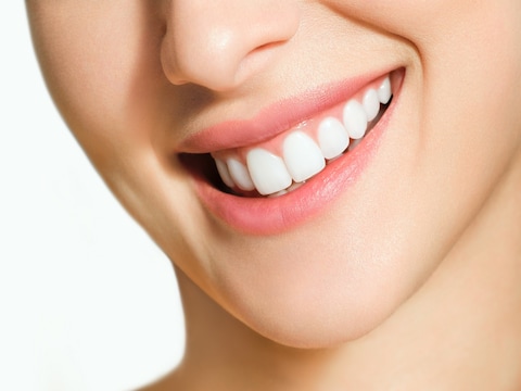 जिन लोगों के केवल 30 दांत ही निकल पाते हैं, उन लोगों की आर्थिक स्थिति ठीक रहती है. (Image-Shutterstock)