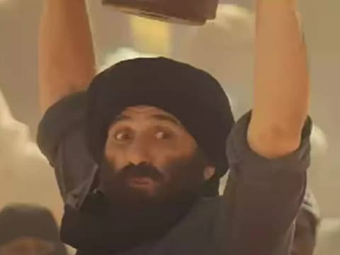तारा सिंह के किरदार में धमाल मचाने आ रहे हैं सनी देओल. 
(फोटो साभार: Instagram@zeestudiosofficial)