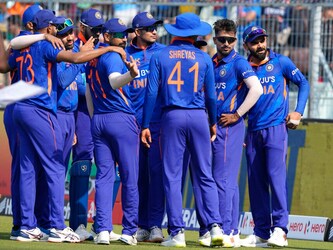  भारतीय टीम में मौजूदा समय में कई युवा खिलाड़ियों ने दस्तक दी है. इस दौरान उनका प्रदर्शन भी लाजवाब रहा है. कुछ खिलाड़ी बेहद कम ही समय में ब्लू टीम के अभिन्न अंग हो गए हैं और क्रिकेट के तीनो प्रारूप में शिरकत कर रहे हैं. (AP)