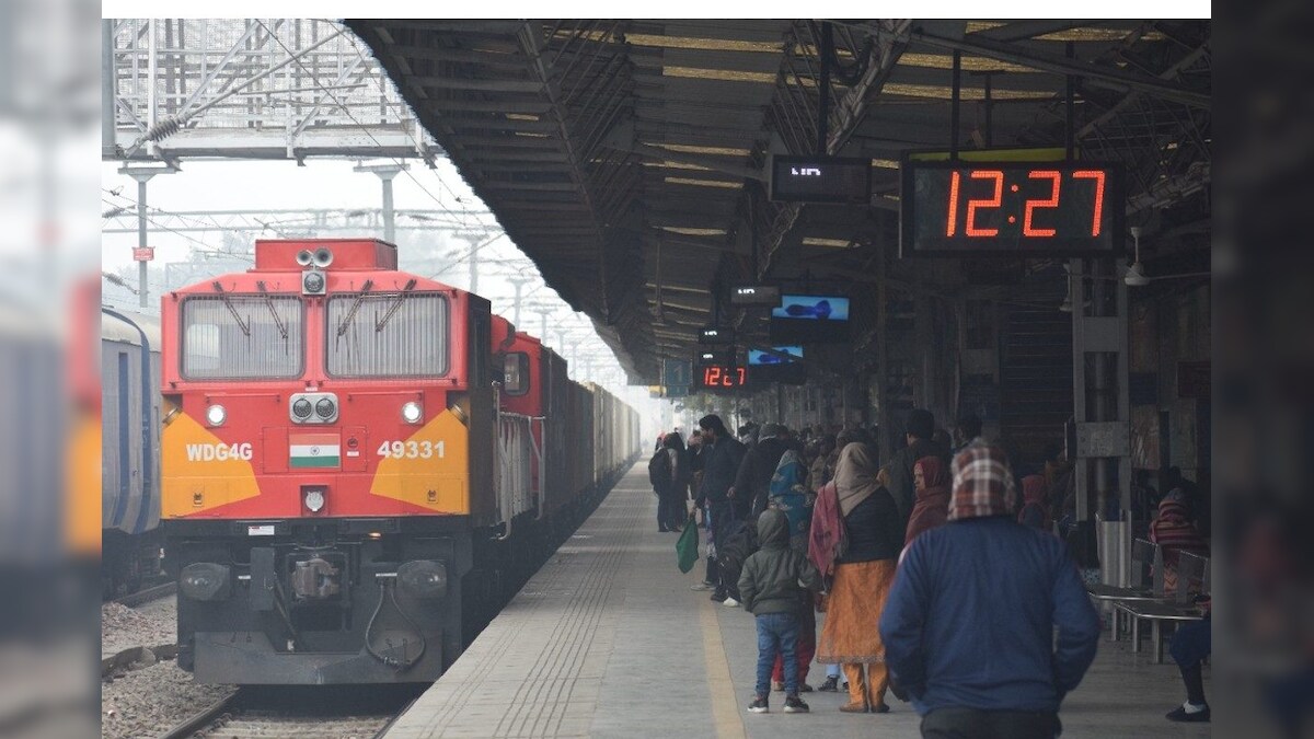 Indian Railway : स्लीपर और 3rd AC में सीनियर सिटीजन को मिलेगी छूट, रेलमंत्री ने दिया बयान