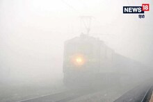 Delayed Trains: घने कोहरे ने लगाए ब्रेक, दिल्ली की तरफ जा रहे हैं तो चेक करें कितनी लेट है आपकी ट्रेन!