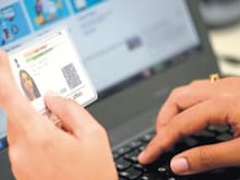 10 साल पुराना आधार कार्ड कराना होगा अपडेट, क्या घर से हो जाएगा यह काम?