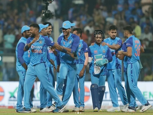 भारत के कोहिनूर हीरे को नहीं पहचान पा रहे हैं कैप्टन शर्मा! (Umran Malik/Instagram)