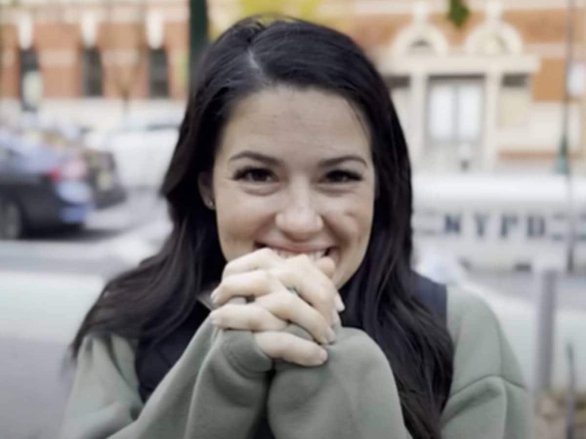 Woman Gets Pregnant with Stranger's Baby, Woman Gave Birth to Stranger's Baby, woman gave birth to someone else's baby, hobby of being pregnant, woman has hobby to give birth, mom became a surrogate for a couple From Instagram, surrogate Mom, Mom of two Become A Surrogate
