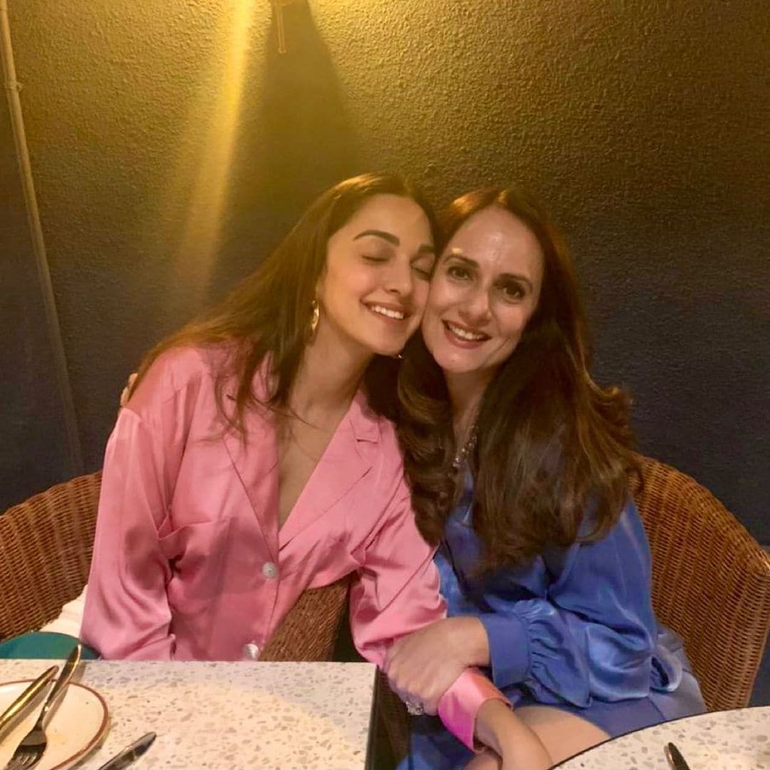 Kiara advani, Kiara advani- sidharth malhotra wedding, Kiara advani- sidharth malhotra wedding photos, sidharth malhotra, Kiara advani- sidharth malhotra wedding location, Kiara advani- sidharth malhotra wedding venue, Kiara advani- sidharth malhotra wedding guests, Kiara advani family, Kiara advani mother, Kiara advani age, Kiara advani income,