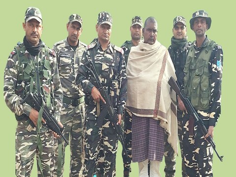 पुलिस की गिरफ्त में आया नक्सली कोल्हा यादव