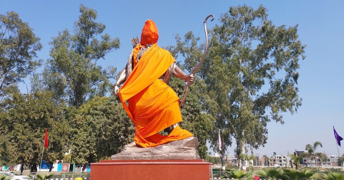 Lucknow global investors summit 2023 at amausi airport 12 feet tall ...