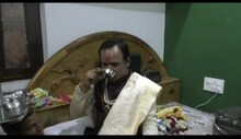 छत्तीसगढ़ में 'चाय वाले बाबा' की चर्चा, चावल से बता रहें भूत और भविष्य