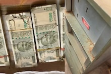 OMG: बैंक लॉकर में रखी लाखों की नकदी को डकार गए दीमक, ग्राहकों का हंगामा