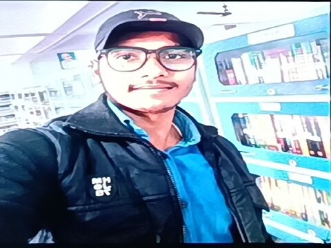 Boy friend commits suicide on the occasion of valentine day sent selfie to  girl friend also - वैलेंटाइन डे के दिन प्रेमी का दर्दनाक फैसला, सेल्फी लेकर  प्रेमिका को भेजा, फिर खुद