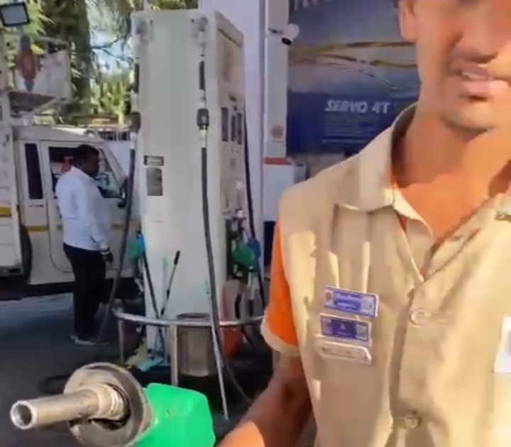 Petrol pump meter running after nozzle kept out in indore video viral
