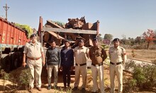 Mahasamund News : रेलवे पटरी को कबाड़ बनाकर ले जा रहे थे बेचने, पुलिस ने 1 करोड़ के कबाड़ के साथ दो को दबोचा