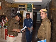 स्पा की आड़ में जिस्मफरोशी का धंधा, कस्टमर्स संग पकड़ी गईं कॉल गर्ल