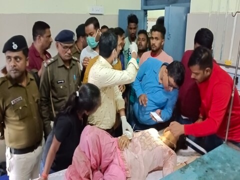 बिहार के छपरा में अपराधियों ने महिला शिक्षक को घर में घुसकर गोली मार दी