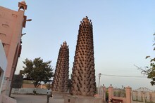 OMG : इस मंदिर में 51 फुट की हाइट पर जलाए जाते हैं एक हजार दीप, अद्भुद होता है नजारा