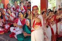 Holi Celebration: भगवान संग होली खेलने ऐसे पहुंचीं महिलाएं, पूरे महीने कान्हा के साथ होगा फागोत्सव