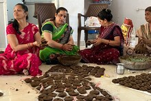 Women Success Story: होलिका दहन के लिए महिलाएं बना रही उपलों की माला, बाजार में है काफी डिमांड