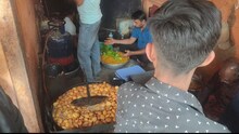 Famous Food : स्वाद के साथ कीमत और साइज को लेकर प्रसिद्ध है यह 'डॉक्टर कचौरी', विदेशों से है खूब डिमांड