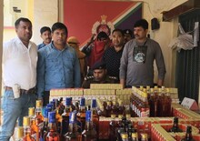 ट्रेंन से लाखों की शराब के साथ 3 तस्कर गिरफ्तार, होली पर मुंगेर में खपाने की थी योजना
