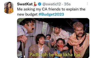  ट्विटर पर स्वाति नाम की यूजर ने एक मजेदार मीम शेयर किया है. यह मीम उनके लिए है, जो बजट की कठिन भाषा को समझने में अक्षम हैं. वह धमाल मूवी का सीन पोस्ट करती हुई लिखती हैं, 'मैं अपनी CA दोस्त को- 'पढ़ तो बे क्या लिखा हुआ है.'