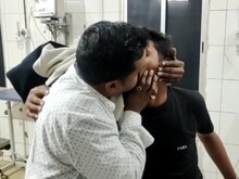 Video में देखिये कैसे एक बेटे के मुंह अपनी सांस देता रहा पिता, मसीहा बने पापा!
