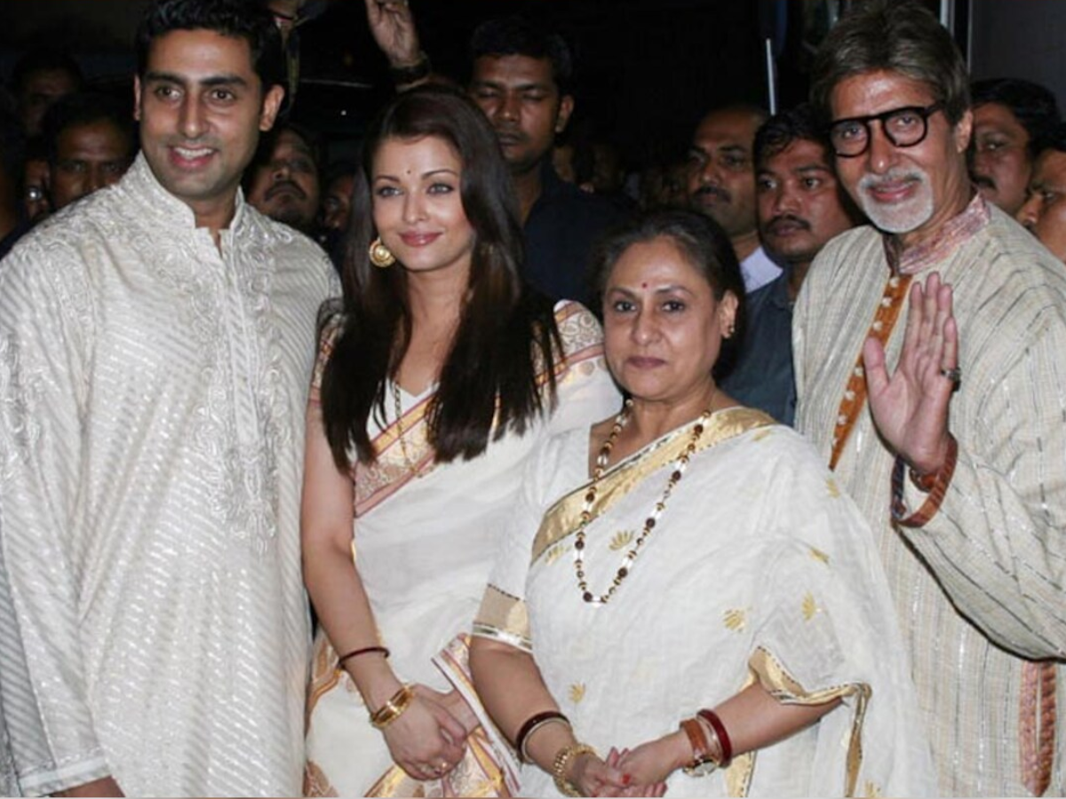 आपको ये जानकर भी हैरानी होगी कि बच्चन परिवार का भी व्हाट्सऐप पर एक फैमिली ग्रुप है. इस बात जानकारी खुद अभिषेक बच्चन ने करण जौहर को उनके शो 'कॉफी विद करण' में दी थी. इस शो पर उन्होंने बताया था कि इस फैमिली ग्रुप में सबसे कम एक्टिव उनके पिता अमिताभ बच्चन और ऐश्वर्या राय बच्चन रहती हैं, जबकि उनकी बहन श्वेता बच्चन के बेटे अगस्त्य इस ग्रुप में सबसे ज्यादा एक्टिव रहते हैं.