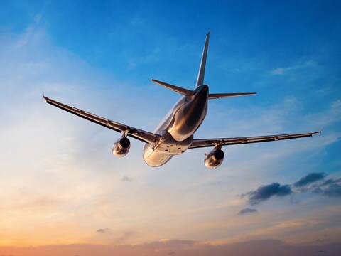 हॉन्ग कॉन्ग सरकार ने तीन विमानन (Airlines) सेवाओं को मुफ्त टिकट बांटने के लिए दी हैं. (तस्वीर: shutterstock)
