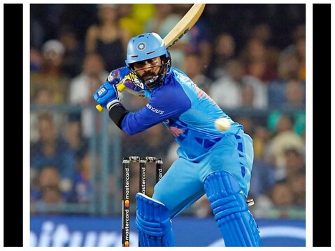 दिनेश कार्तिक बॉर्डर गावस्कर ट्रॉफी में टेस्ट डेब्यू के लिए तैयार. (Dinesh Karthik/Instagram)