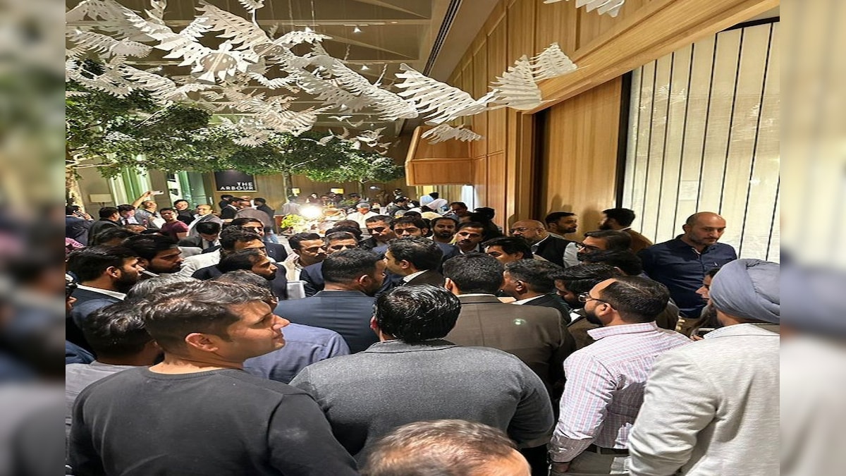 7 करोड़ के फ्लैट के लिए भागमभाग! 3 दिन में बिके 1137 घर, कतार में खड़े दिखे लोग, यूजर्स बोले- दलालों ने....