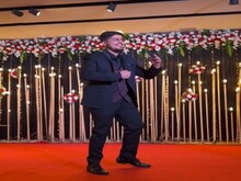 'मान मेरी जान' पर दुल्हे का गजब का डांस,दुल्हन का रिएक्शन देख हो जाएंगे इमोशनल