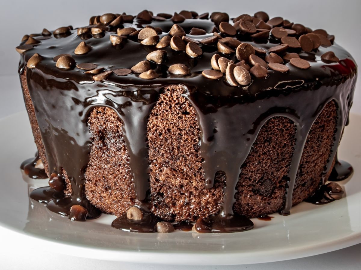 कढ़ाई में बनाये आसान और लाज़वाब एग्गलेस केक - 2 टियर केक -Two Tier Cake  With Icing - YouTube