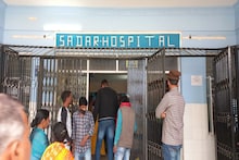 बिहार के इस मॉडल सदर अस्पताल में दरवाजे का शीशा टूटकर मरीजों पर गिरा, 2 जख्मी, मची अफरातफरी