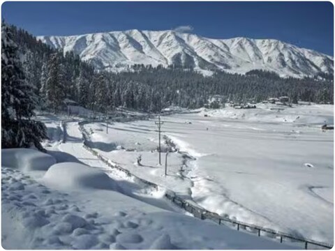 Gulmarg Avalanche: हिमस्खलन में एक यात्री के घायल होने की खबर है. (पीटीआई फाइल फोटो)