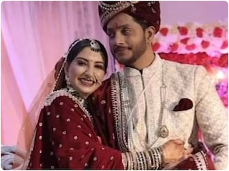  हंसी परमार का कहना है कि जब वह गुजरात से महाराष्ट्र पहुंचीं और फिल्म एक्ट्रेस बनने की कठिन यात्रा शुरू की, उस वक्त वह रहने के लिए घर ढूंढ रही थीं वह जिस सोसाइटी में रहने पहुंचीं, उसके पास ही आकाश रहते थे और यहीं से दोनों का मिलना-जुलना शुरू हुआ.