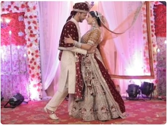  हंसी ने कहा कि वह गुजरात की रहने वाली हैं, महाराष्ट्र में उनका कैरियर बना और अब वह मध्यप्रदेश के ग्वालियर की बहू बन गई हैं. ऐसे में अलग-अलग प्रदेशों की संस्कृति सीखने-समझने मिली है. हंसी पहले कभी ग्वालियर नहीं आई थीं, लेकिन अब ग्वालियर की बहू बनने पर उन्हें बहुत खुशी है.