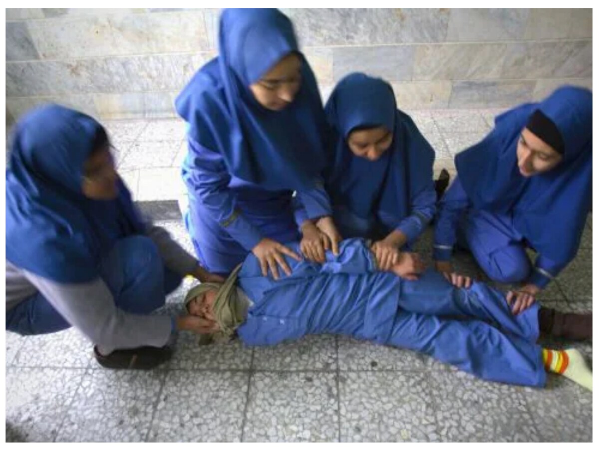 Iran poisoning girls, mysterious wave of illness, schoolgirls illness, knowledge news hindi, Knowledge News, Iran, Girls are poisoning, Headache, Breathing Issue, Vomiting, Nausea, Islam extremists, Islamic Terorism, Right to Education, Muslim Terrorists, ईरान में लड़कियों को क्‍यों दिया जा रहा है जहर, नॉलेज न्‍यूज, छात्राएं पड़ रहीं बीमार, रहस्‍यमयी बीमारी, सिर दर्द, सिरदर्द, उलटियां, सांस लेने में दिक्‍कत, कैंसर, शिक्षा का अधिकार, बेटी पढ़ाओ, इस्‍लामी आतंकवाद, मुस्लिम आतंकवादी, मुसलमान