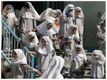 क्या ईरान में लड़कियों को स्कूल जाने से रोकने के लिए दिया जा रहा जहर?