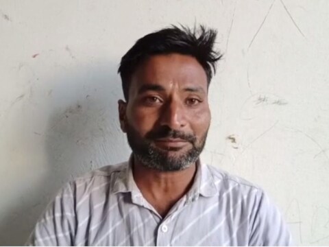 पीड़ित टीचर का कहना है कि उसने बाहर घूम रहे छात्रों को डांट दिया था इससे वे नाराज हो गए.