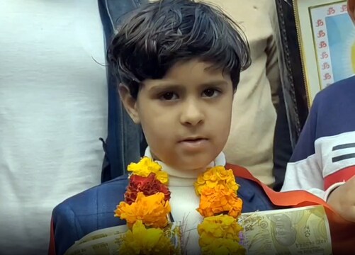 करनाल की बेटी ने मेरू पर्वत पर तिरंगा झंडा फहराया है.