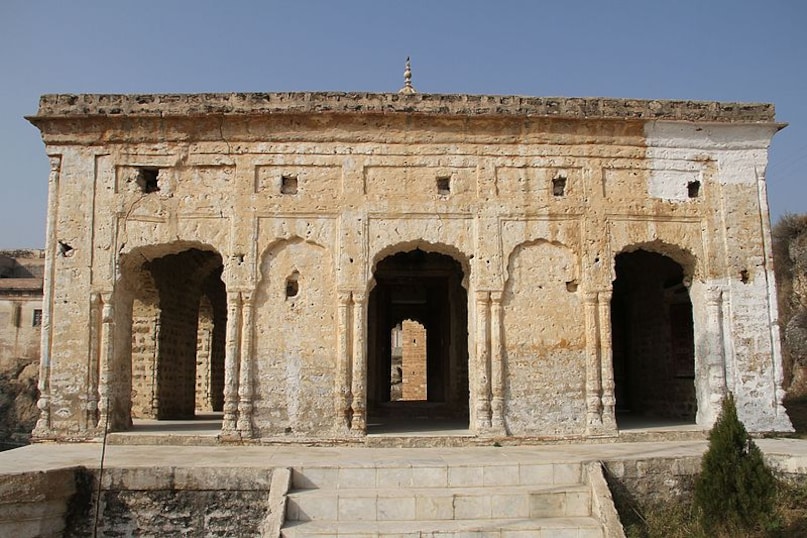 Pakistan shri katas raj mandir photos hindu jatha leave to celebrate ...