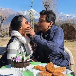  अभिनव शुक्ला और रुबीना दिलैक के बीच भी इसे लेकर काफी टकराव देखने को मिला. बाद में, कविता और अभिनव के बीच ऐसी बताई हुईं, कविता फट पड़ीं. उन्होंने शो में कई खुलासे किए और बाद में वह खुद शो छोड़कर चली गईं. अभिनव के आरोपों को जवाब देने के लिए शो में उनके पति रोनित बिस्वास को बुलाया भी गया. उन्होंने भी कई खुलासे किए थे. (फोटो साभारः Instagram @ikavitakaushik)