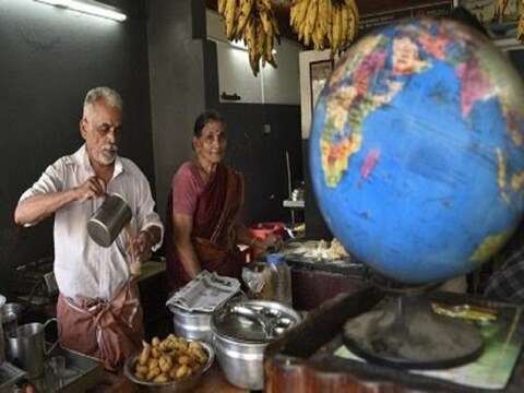 चाय बेचने वाले विजयन की पत्नी अपने पति के अधूरे इच्छा को पूरा करने जाएंगी जापान. (फोटो-@regularjoy)