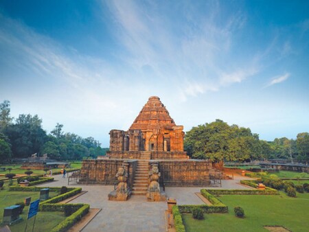 7 beautiful places must visit in odisha konark satkosia sonapur heerakund  and many more - नेचर के करीब बिताना चाहते हैं छुट्टियां? ओडिशा की 7 जगहें  हैं परफेक्ट डेस्टिनेशन, रोमांच ...